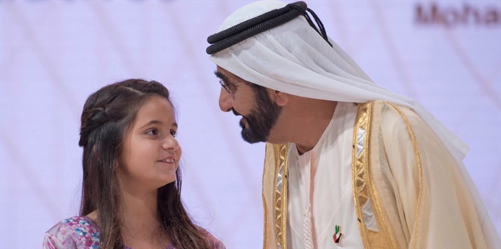 ابنة حاكم دبي مع والدتها في «العمرة»
