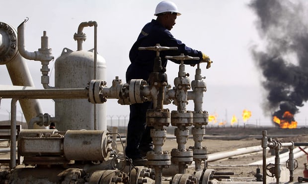 تفجير خط أنابيب يدفع أسعار النفط إلى أعلى مستوياتها في عامين ونصف