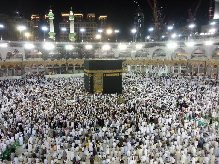 “المواطن” ترصد أجواء روحانية لليلة رمضان في الحرم المكي.. “في مكة غير”