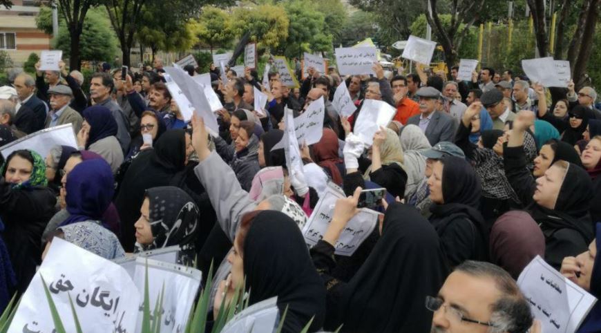 بالفيديو.. اعتقالات عشوائية بصفوف المعلمين المحتجين في طهران
