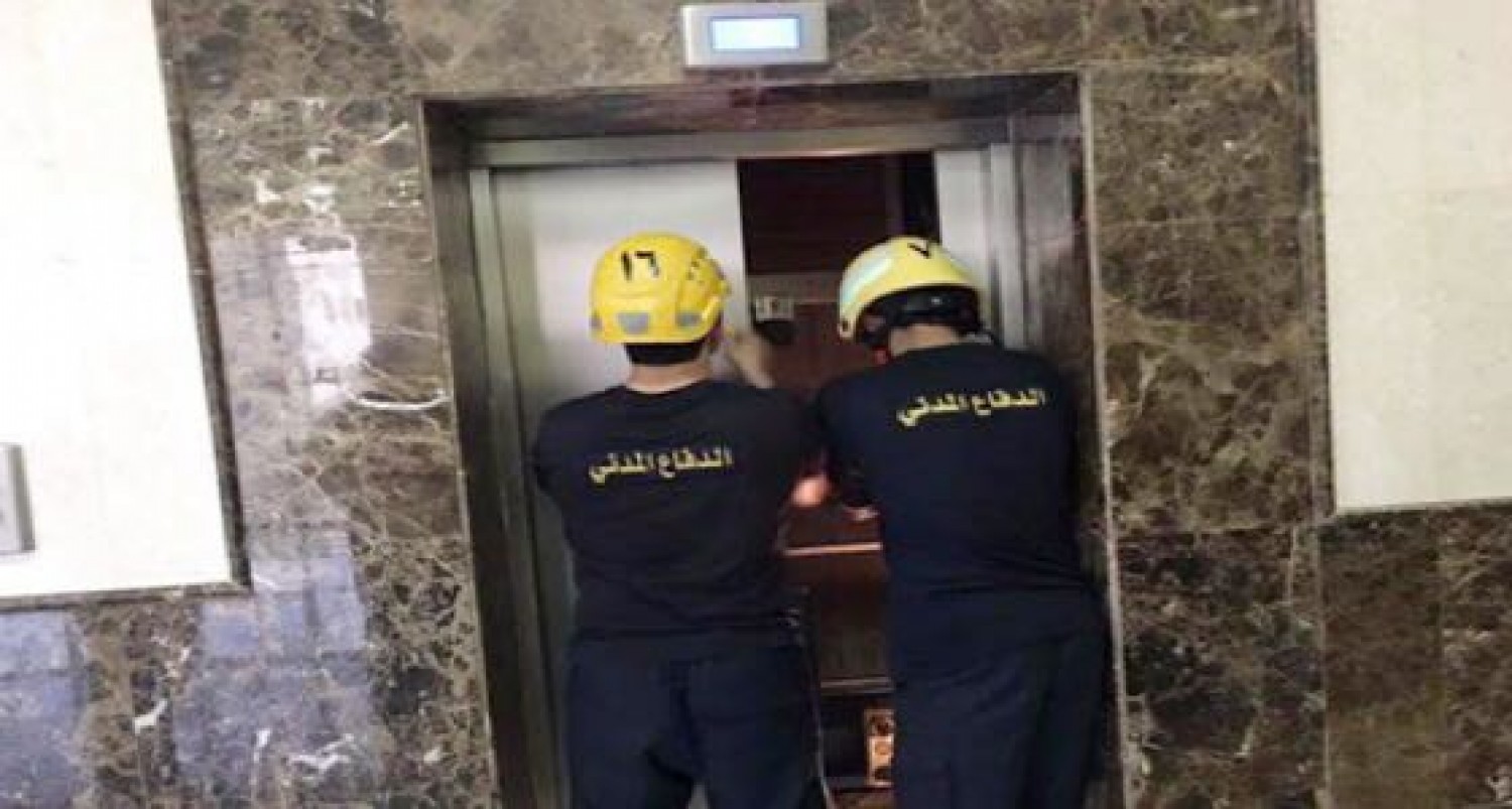 احتجاز أشخاص بمصعد تعطل بهم في بطحاء قريش