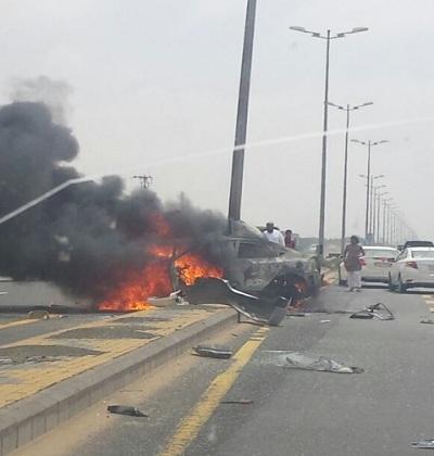 حادث مأساوي.. تفحم سائق بعد ارتطام مركبته بعمود إنارة