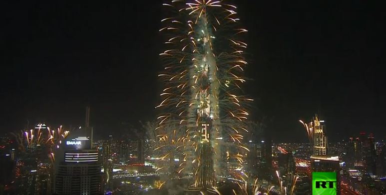 بالفيديو.. احتفالات دبي بقدوم العام الجديد 2017