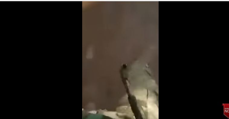 بالفيديو.. لحظة إحراق حافلات إجلاء المحتجزين في حلب