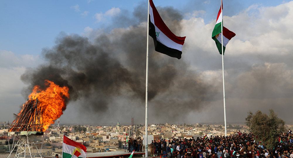 متظاهرون يحرقون مقرات الأحزاب الكردية بالعراق