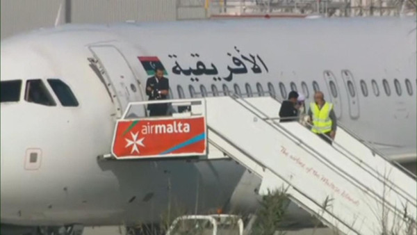 مفاجأة.. أسلحة اختطاف الطائرة الليبية في مالطا “مزيفة”