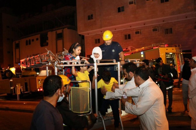 إخلاء 20 شخصاً في حريق منزل بـ”شوقية مكة”