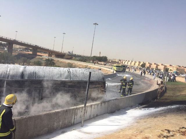 السيطرة على حريق شاحنة وقود بدائري الرياض