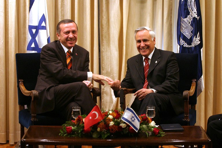 سكت دهرًا وقال كفرًا .. أردوغان يضاعف تجارته مع إسرائيل ويتباكى على القدس!!