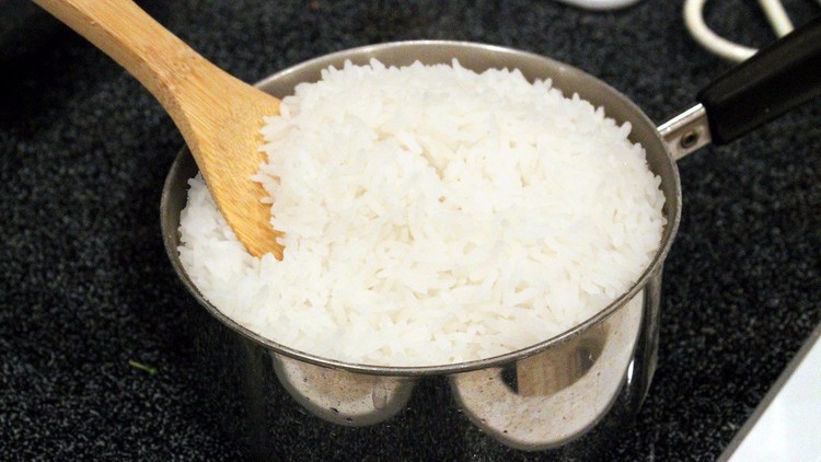 طهي الأرز بشكل تقليدي يعرضك لأمراض القلب والسرطان