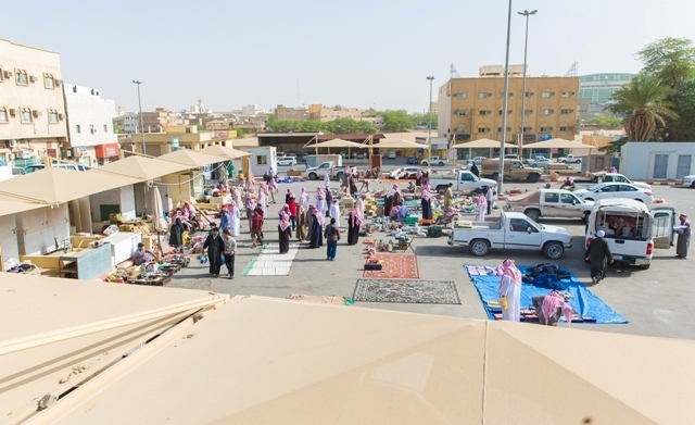 أمانة القصيم تزيل 25 طناً من المخلفات بسوق الربيع ببريدة