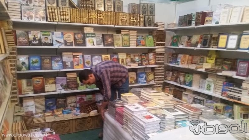 استعدادات الساعات الأخيرة لتدشين معرض الكتاب بحضور الطريفي 15