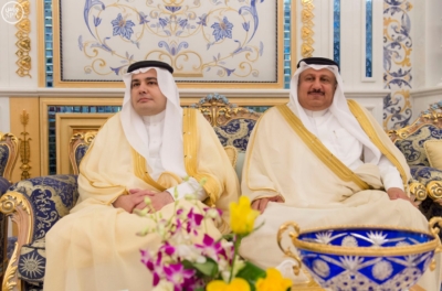 استقبال الملك سلمان يتسلم الرسالة من ملك البحرين سفير البحرين