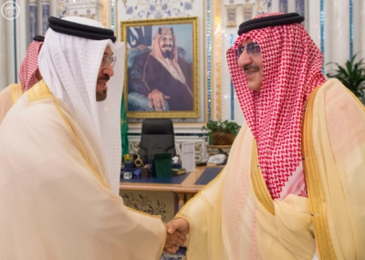 استقبال الملك سلمان يتسلم الرسالة من ملك البحرين3