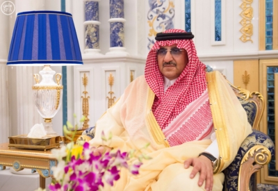 استقبال الملك سلمان يتسلم الرسالة من ملك البحرين4