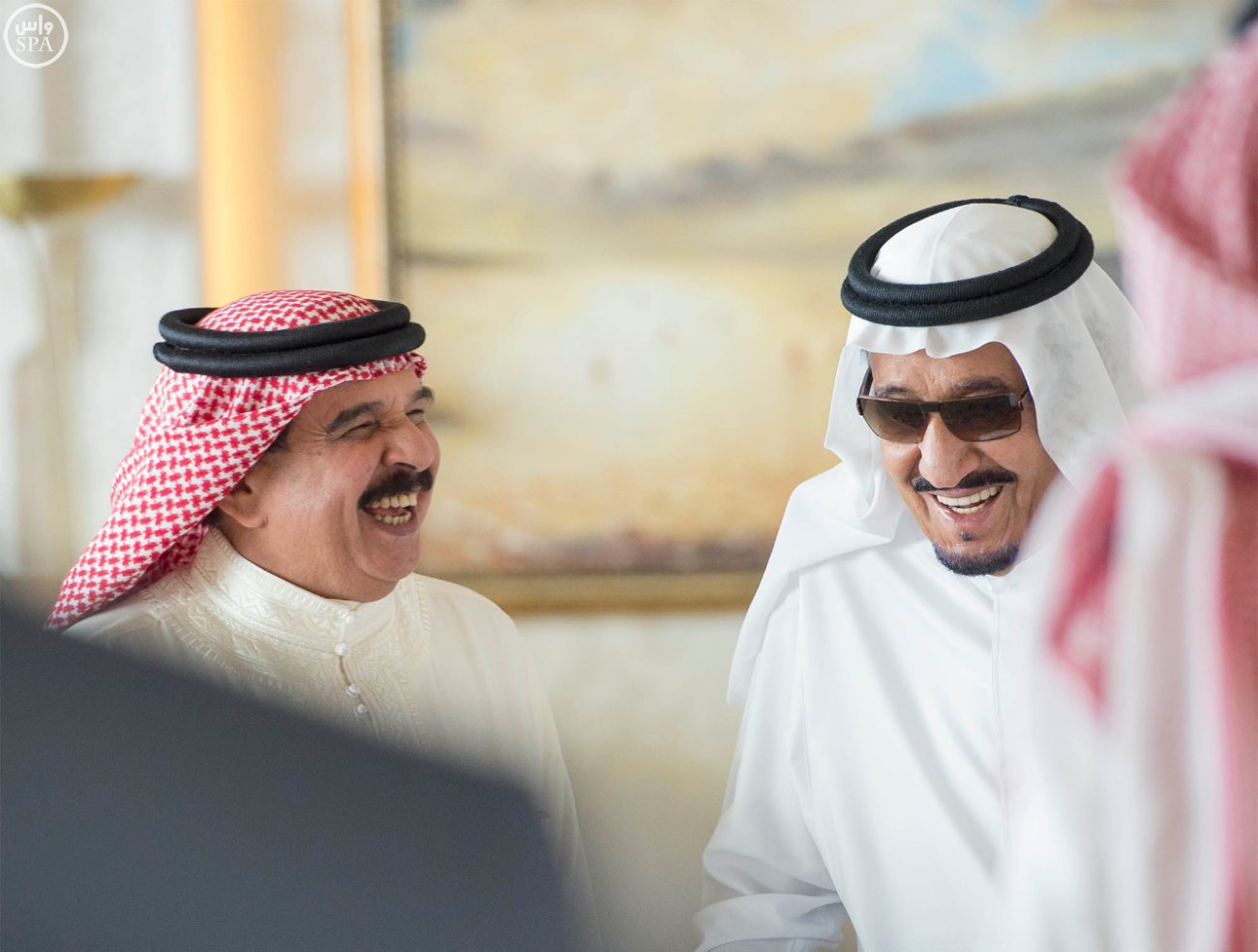 شاهد .. لقطات من استقبال الملك سلمان لأخيه ملك البحرين
