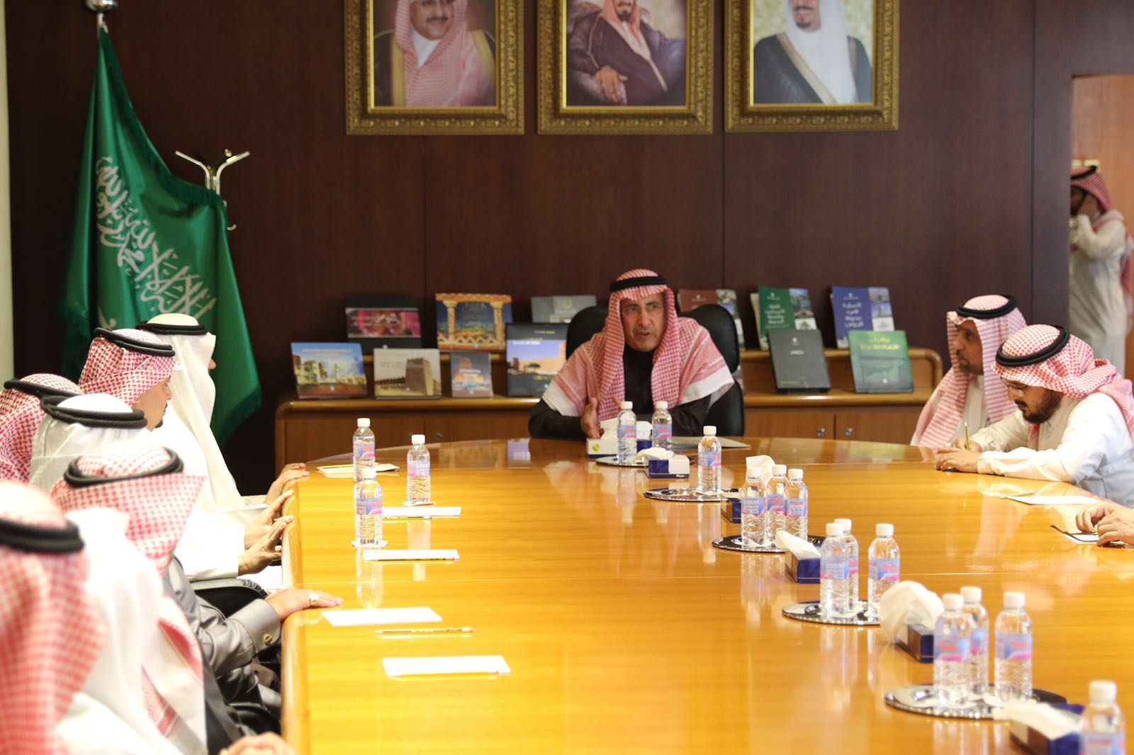 السلطان يشدد على ضرورة التكامل بين الأمانة وبلدي #الرياض