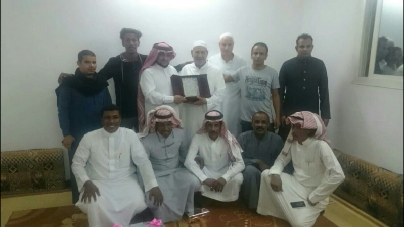 استقبل مجموعة من المواطنين في محافظة جدة معلمهم 1