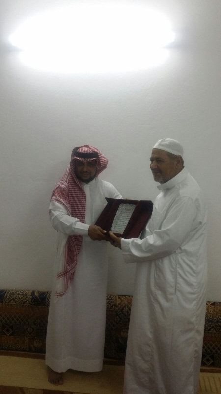 استقبل مجموعة من المواطنين في محافظة جدة معلمهم 2
