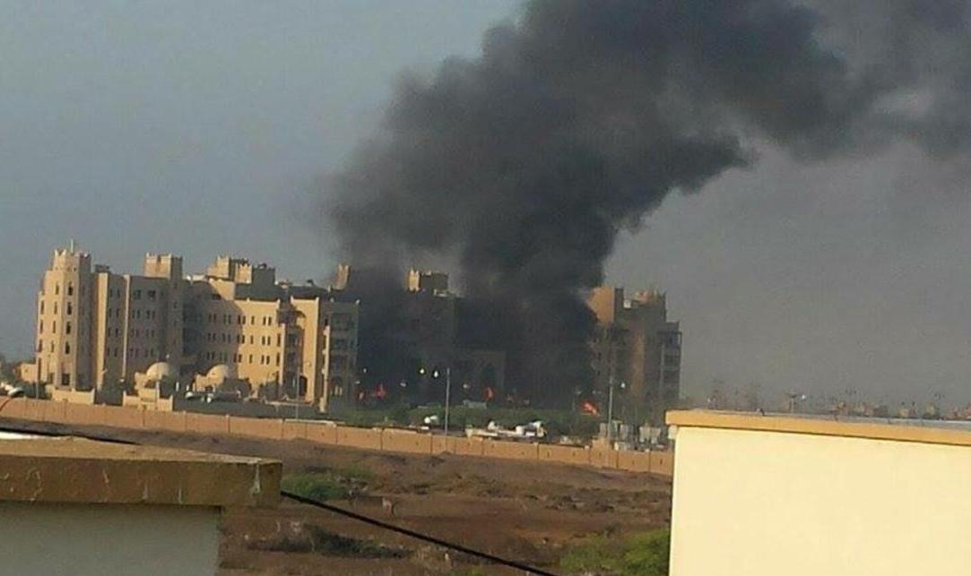 استهداف مَقر الحكومة اليمنية في #عدن .. وبحاح لم يُصَب