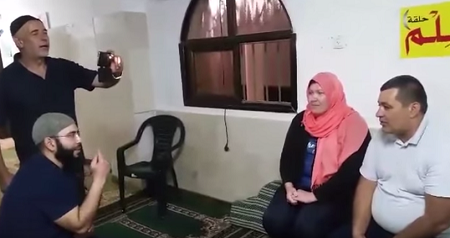 إسرائيلية تعلن إسلامها في فلسطين وتتزوج تركيًا
