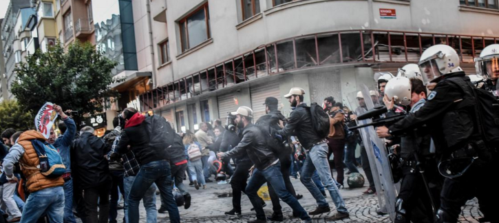 اشتباكات باسطنبول وسيارة ملغمة تستهدف غازي عنتاب