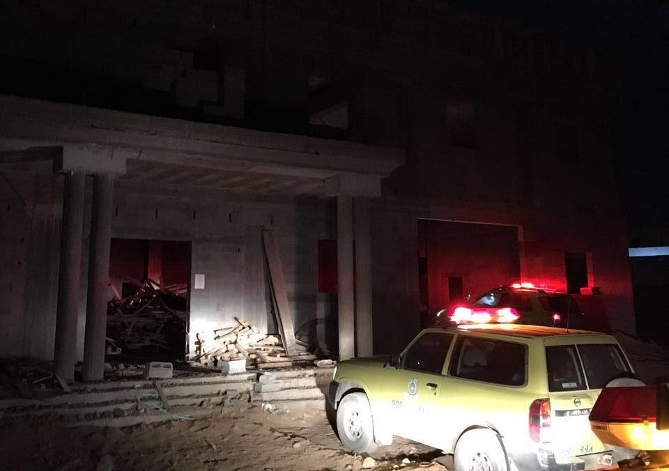اصابة أربع عمال في انهيار سطح مسجد بـتبوك (2)