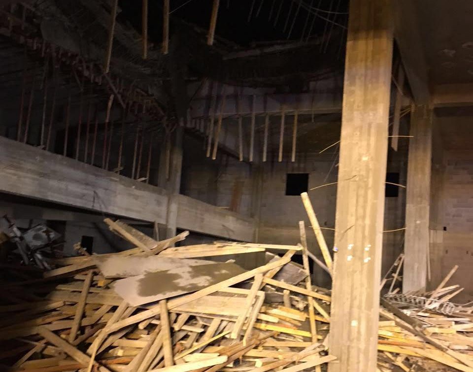 إصابة أربعة عمال في انهيار سطح مسجد بتبوك
