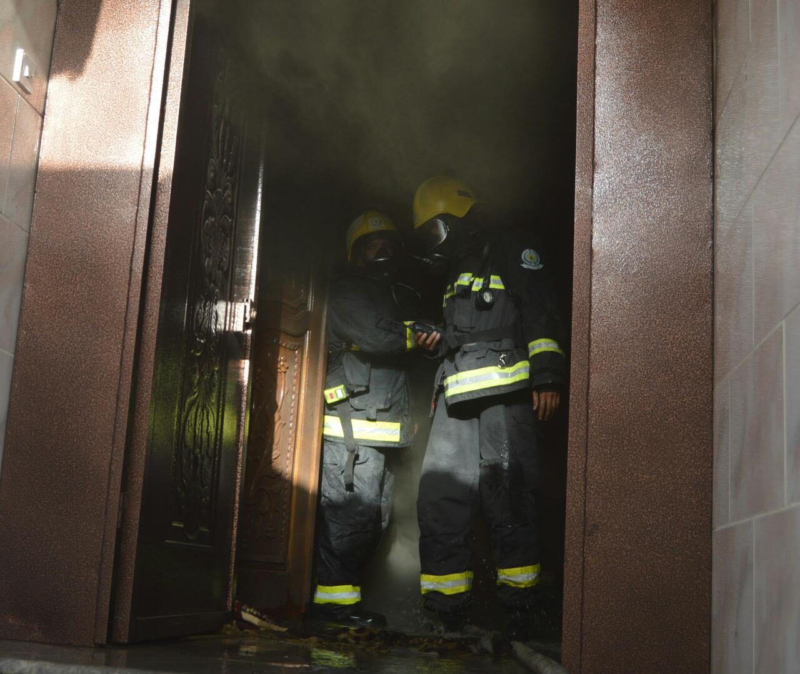 اصابة سودانية وابنها باختناق في حريق بعمارة بحي الهدا بالمدينة 4