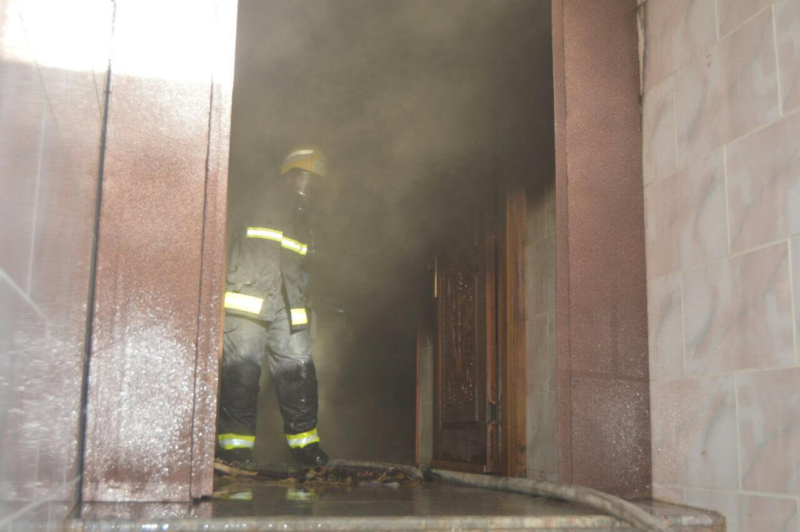 اصابة سودانية وابنها باختناق في حريق بعمارة بحي الهدا بالمدينة