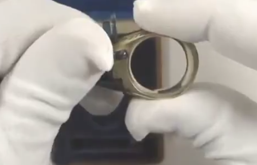 بالفيديو.. أصغر مسدس في العالم على شكل خاتم