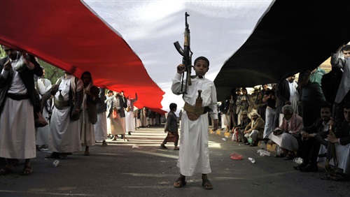 العفو الدولية تتهم الحوثي بتجنيد الأطفال.. وهذا الدليل