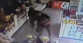 شاهد.. لحظة إطلاق شرطيين النار على بعضهما البعض!