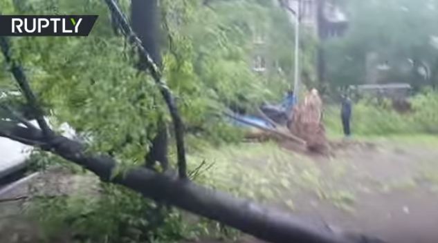 بالفيديو.. إعصار يقتل 12 شخصًا في روسيا