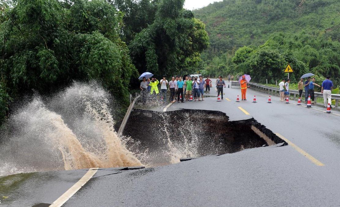 خلف 83 قتيلاً.. الصين تعزل مسؤولين لسوء أدائهم في مواجهة إعصار نيبارتاك