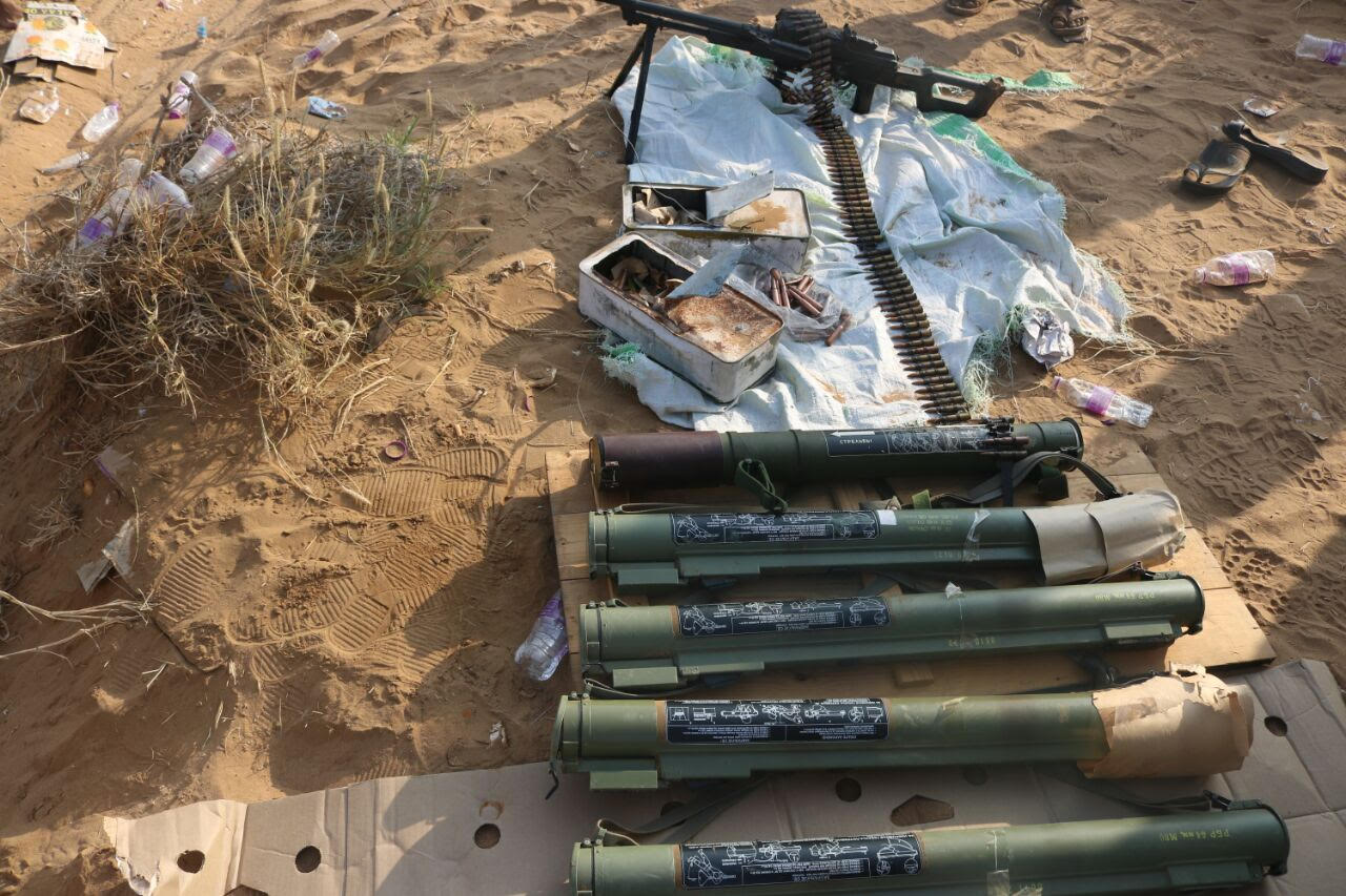 الجيش اليمني يقتحم معقلًا للانقلابيين ويصادر هذه الأسلحة