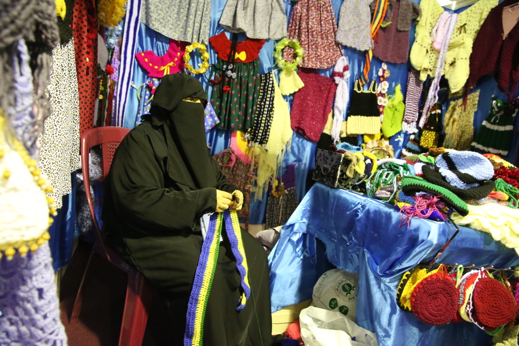اكبر سوق سعودي للأسر المنتجة بمهرجان الزيتون بالجوف (1)