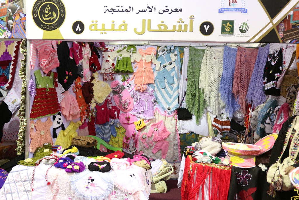 اكبر سوق سعودي للأسر المنتجة بمهرجان الزيتون بالجوف (11)