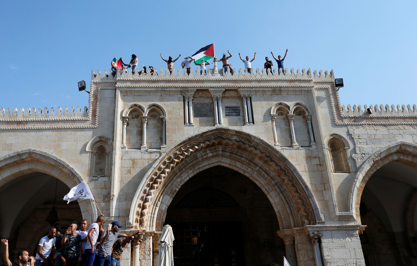 استعدادًا لجمعة الانتصار في الأقصى .. فلسطينيّون يطلقون شد الرحال