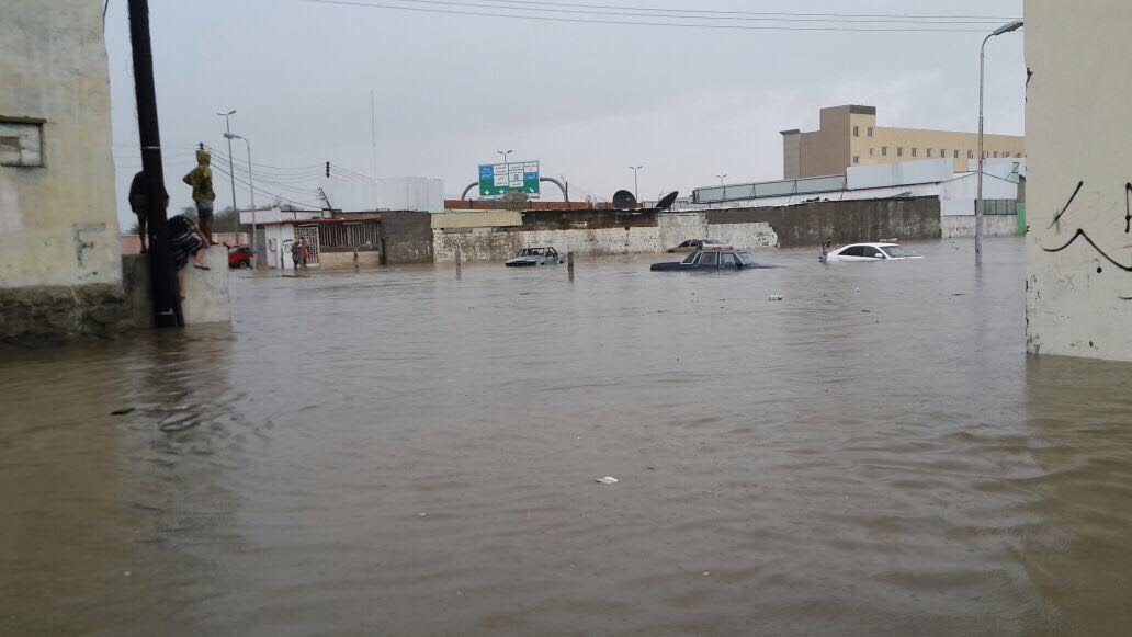 بالصور.. الأمطار تكشف فساد الماضي بعد غرق أحياء أبها وخميس مشيط