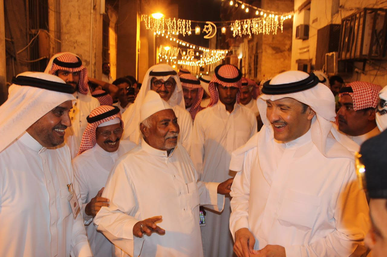 الأمير سلطان بن سلمان يزور مهرجان “رمضاننا كدا 3” بجدة التاريخية