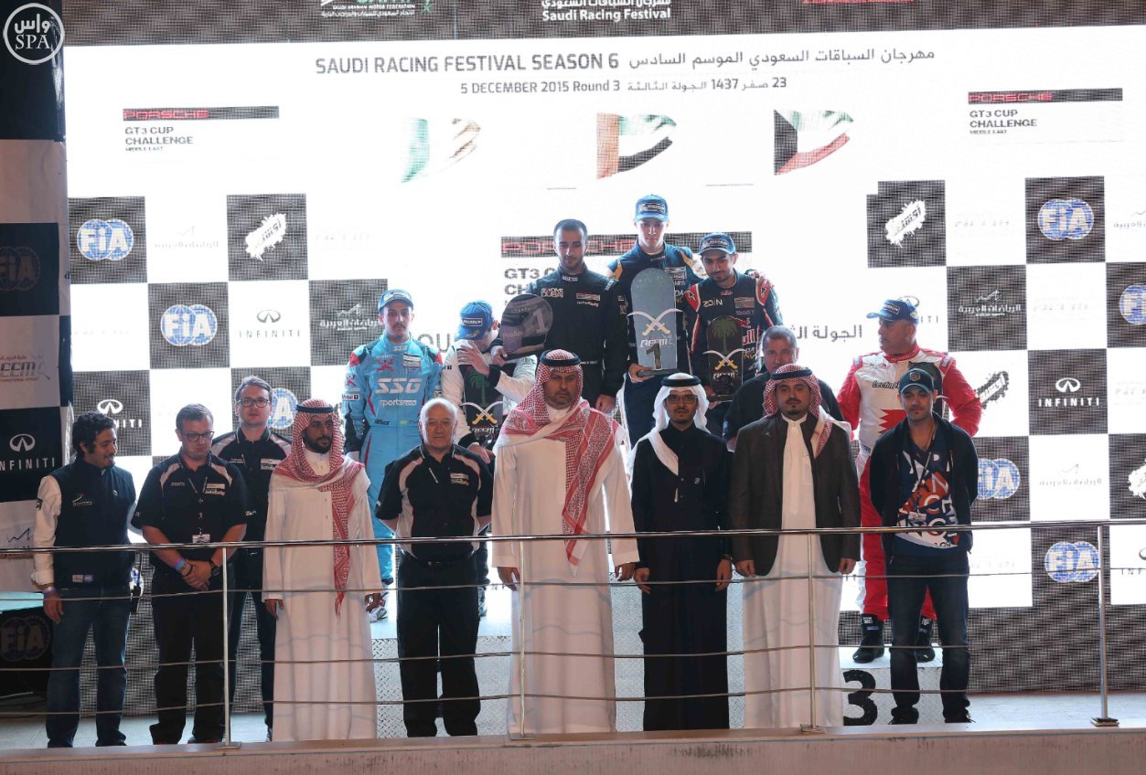 الأمير عبدالله بن مساعد يتوج الفائزين بمهرجان السباقات السعودي