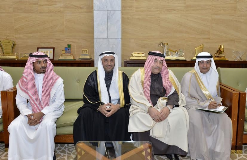 الأمير فيصل بن بندر يستقبل مدير جامعة الأمام المكلف وعميد المعهد العالي للقضاء4