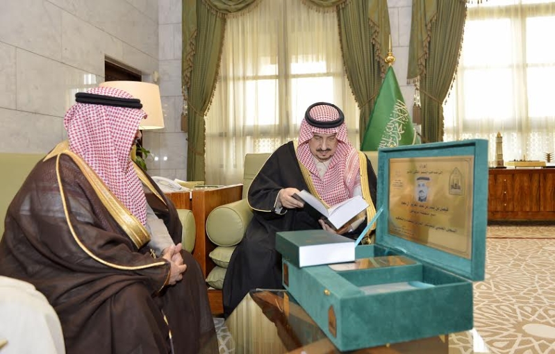 الأمير فيصل بن بندر يستقبل مدير جامعة الأمام المكلف وعميد المعهد العالي للقضاء6