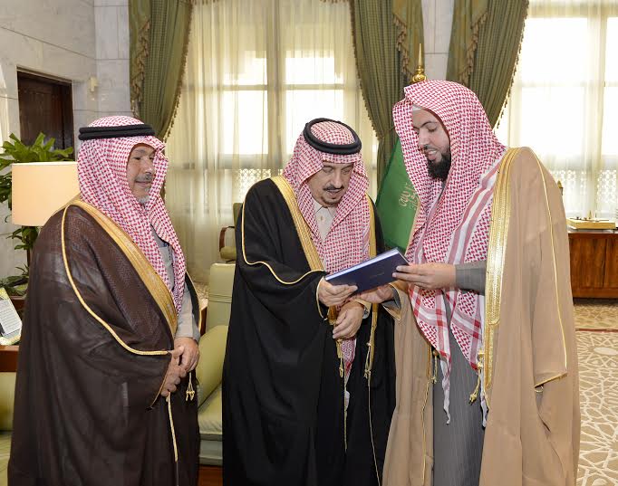 الأمير فيصل بن بندر يستقبل مدير جامعة الأمام المكلف وعميد المعهد العالي للقضاء7