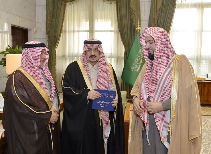 الأمير فيصل بن بندر يستقبل مدير جامعة الأمام المكلف وعميد المعهد العالي للقضاء8