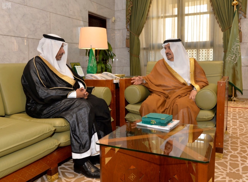 الأمير فيصل بن بندر يستقبل مدير عام التعليم بالرياض 1