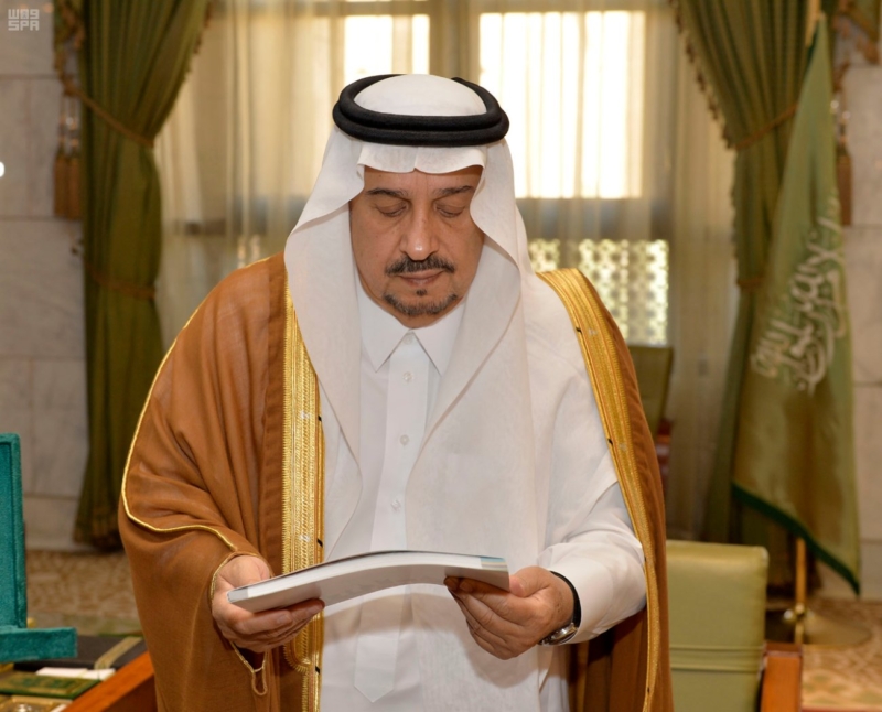 الأمير فيصل بن بندر يستقبل مدير عام التعليم بالرياض