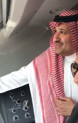 بالفيديو والصور.. أمير المدينة داخل مقصورة قطار الحرمين في رحلة إلى مكة