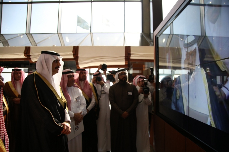 الأمير محمد بن فهد يدشن مركز الأمير نايف للتسامح والسلام وكرسي النانو (2)